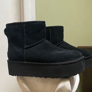 UGG Black Platform Boots size 10 women H4N5